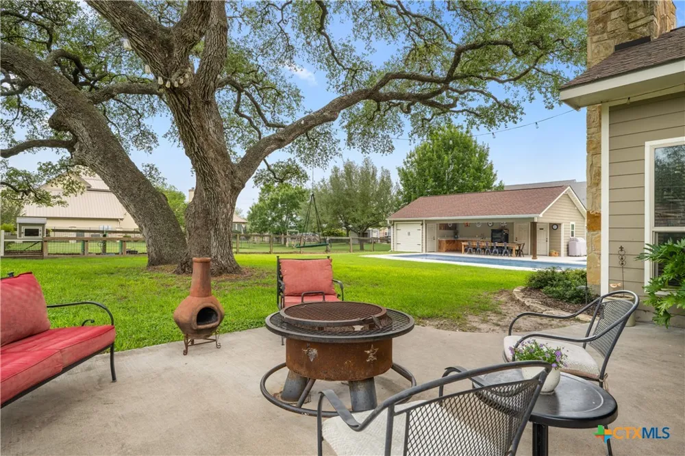 618 S Hudson Street Flatonia, TX 78941