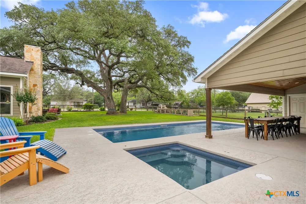618 S Hudson Street Flatonia, TX 78941