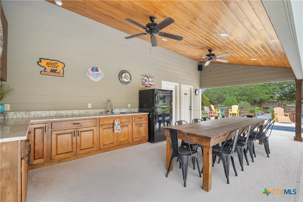 618 S Hudson Street Flatonia, TX 78941