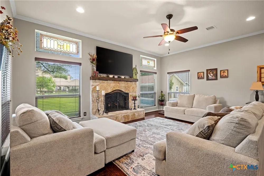 618 S Hudson Street Flatonia, TX 78941