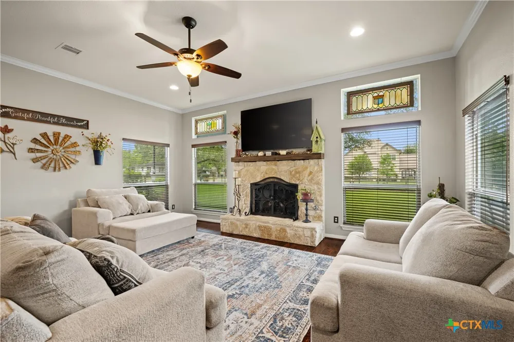 618 S Hudson Street Flatonia, TX 78941