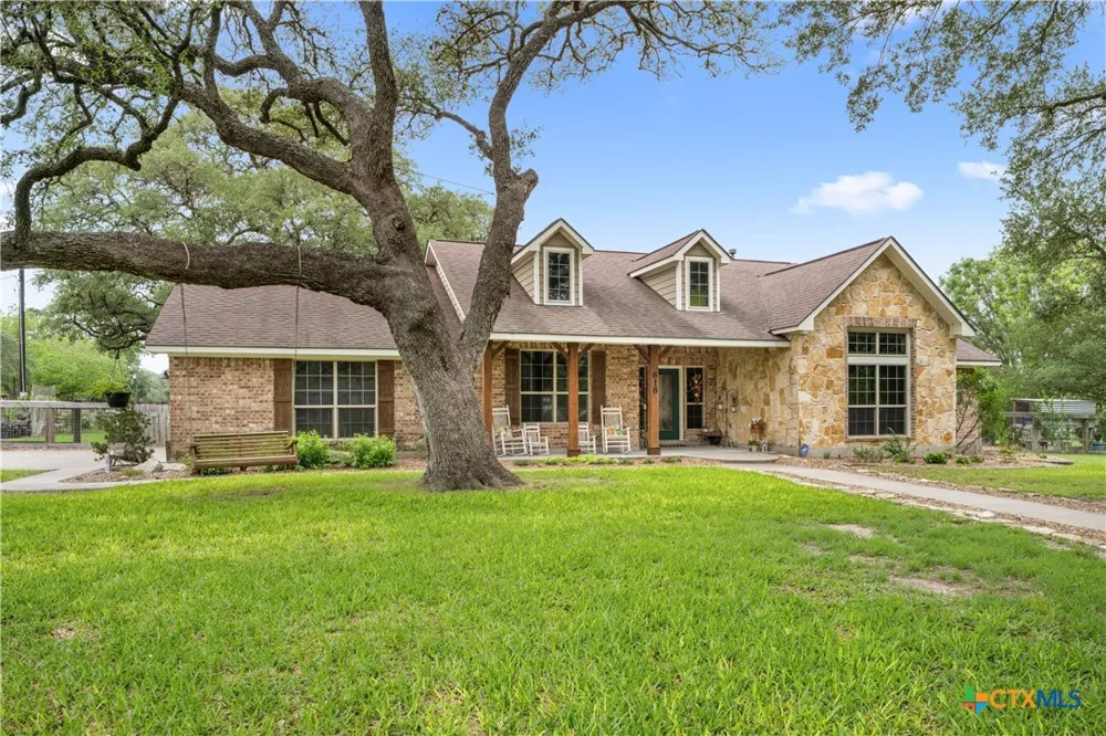 618 S Hudson Street Flatonia, TX 78941