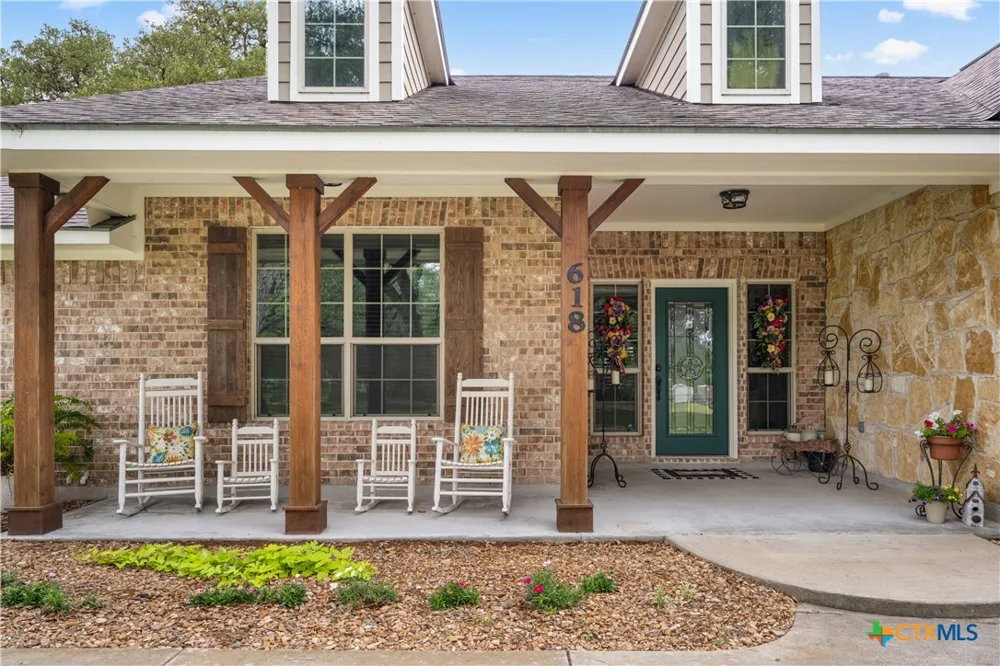 618 S Hudson Street Flatonia, TX 78941