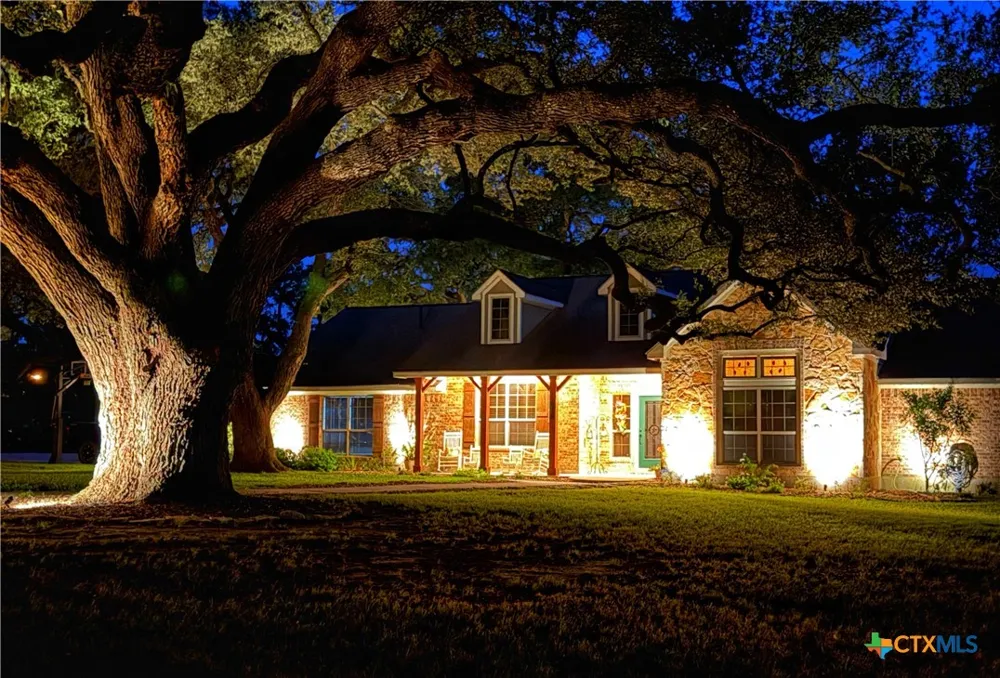 618 S Hudson Street Flatonia, TX 78941
