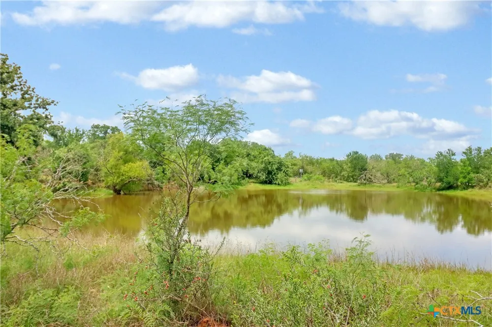 52 Cross Road Seguin, TX 78155
