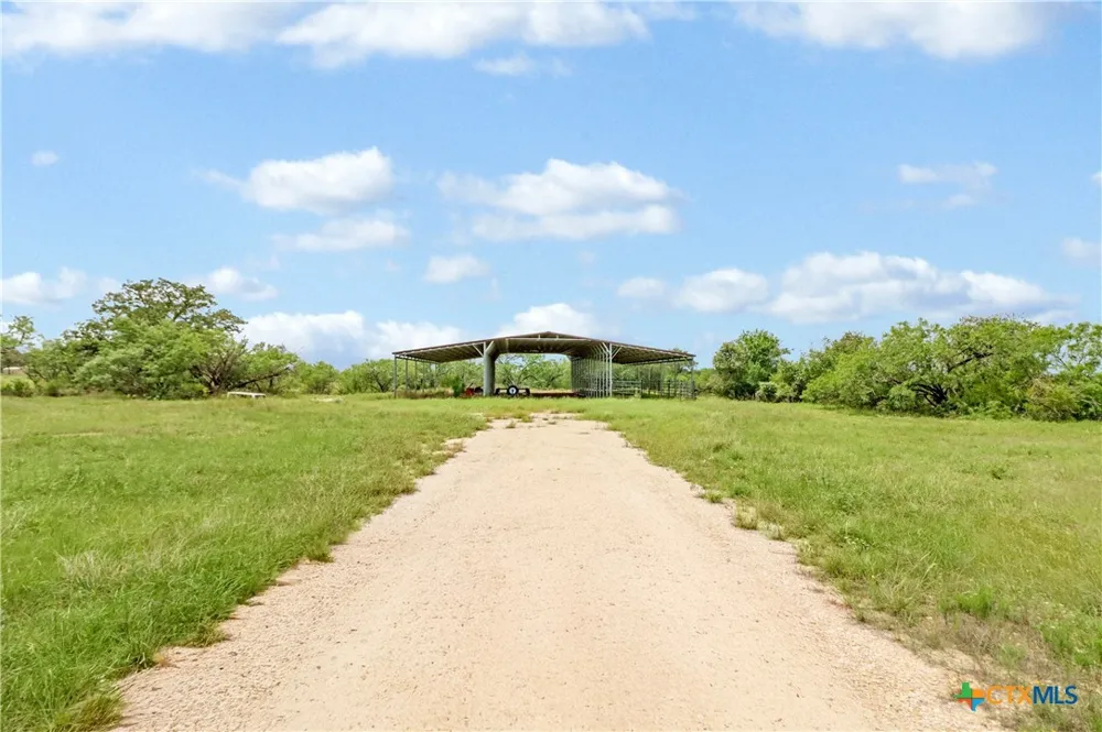 52 Cross Road Seguin, TX 78155