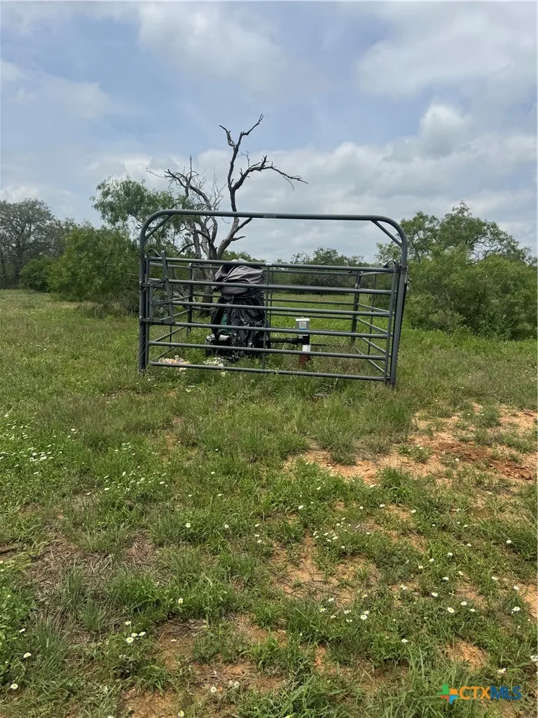 52 Cross Road Seguin, TX 78155