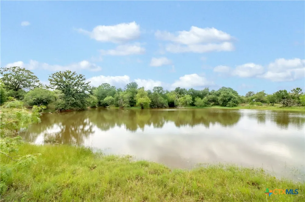 52 Cross Road Seguin, TX 78155
