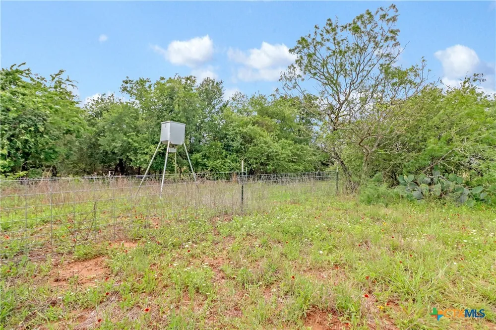 52 Cross Road Seguin, TX 78155