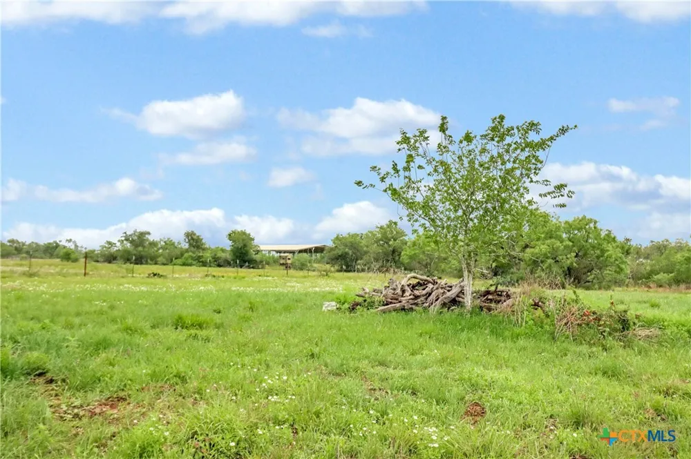 52 Cross Road Seguin, TX 78155