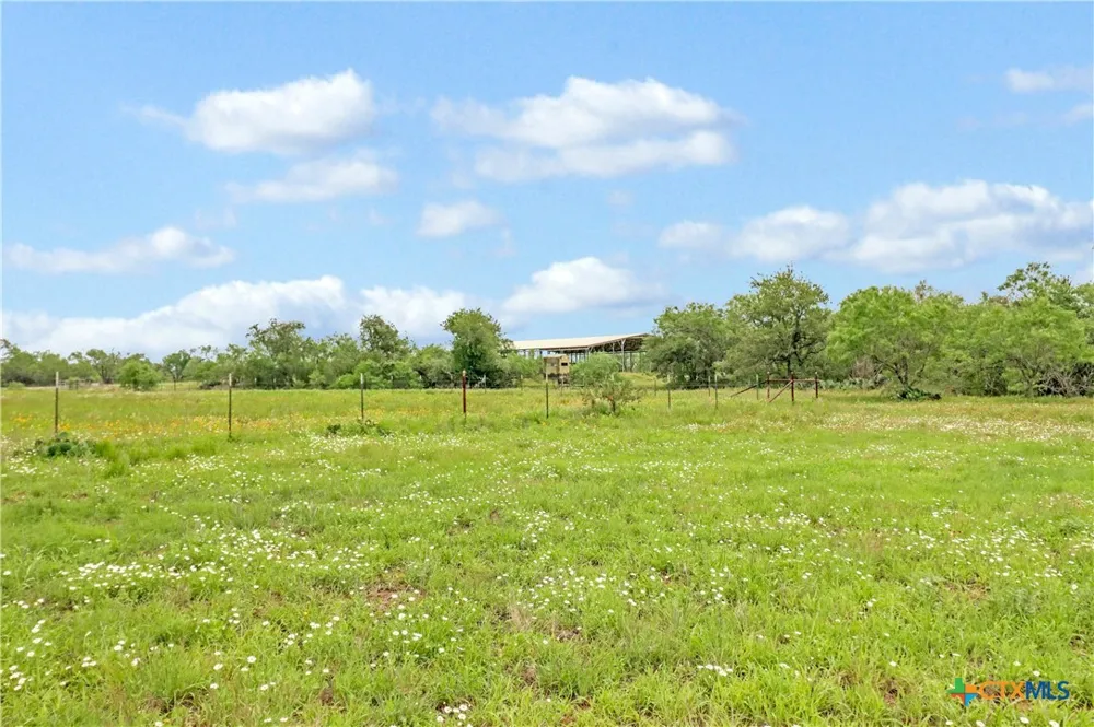 52 Cross Road Seguin, TX 78155