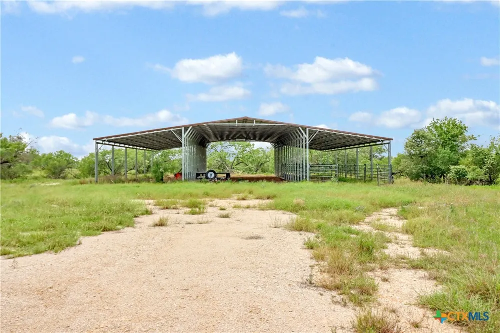 52 Cross Road Seguin, TX 78155
