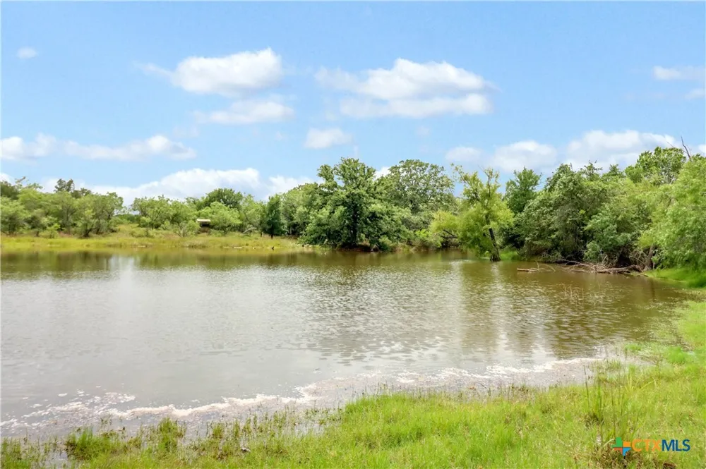 52 Cross Road Seguin, TX 78155