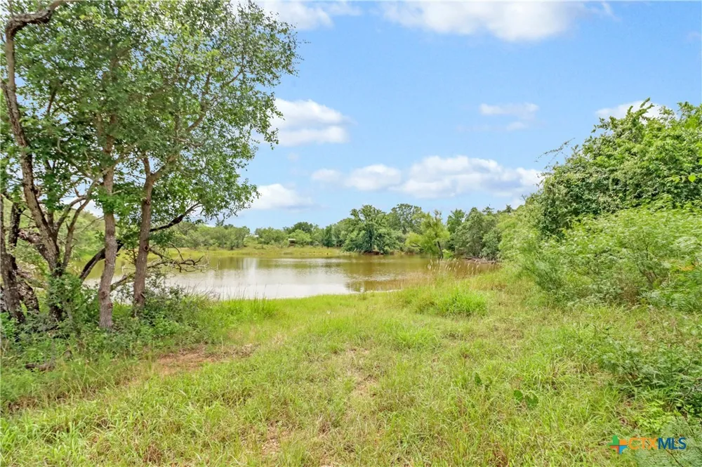 52 Cross Road Seguin, TX 78155