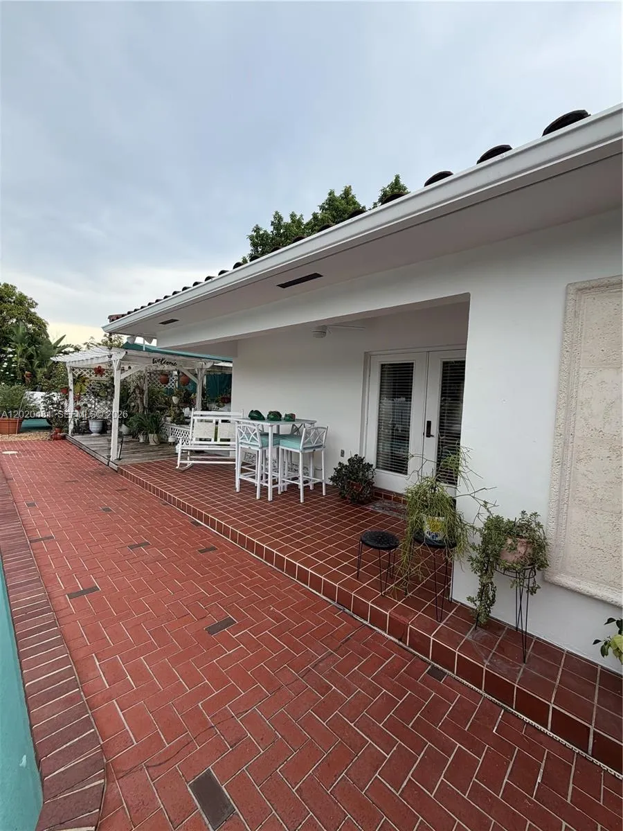 3400 SW 108th Ave Miami, FL 33165