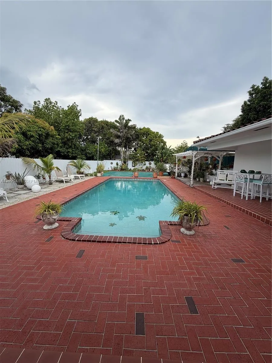 3400 SW 108th Ave Miami, FL 33165