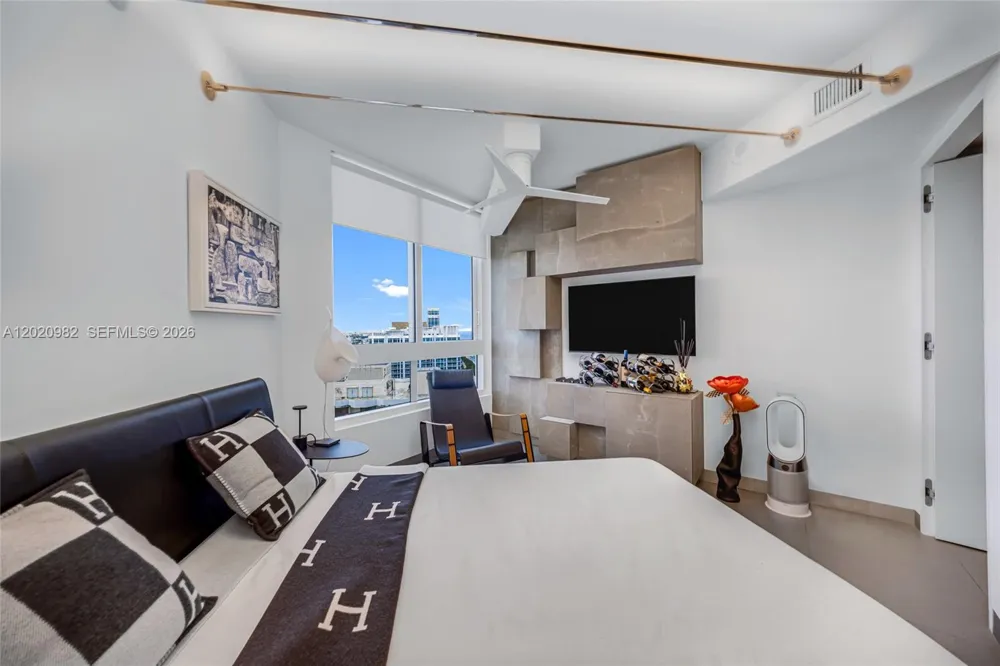 6365 Collins Ave #2301 Miami Beach, FL 33141