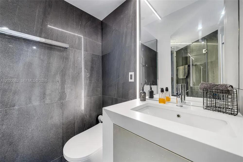 6365 Collins Ave #2301 Miami Beach, FL 33141