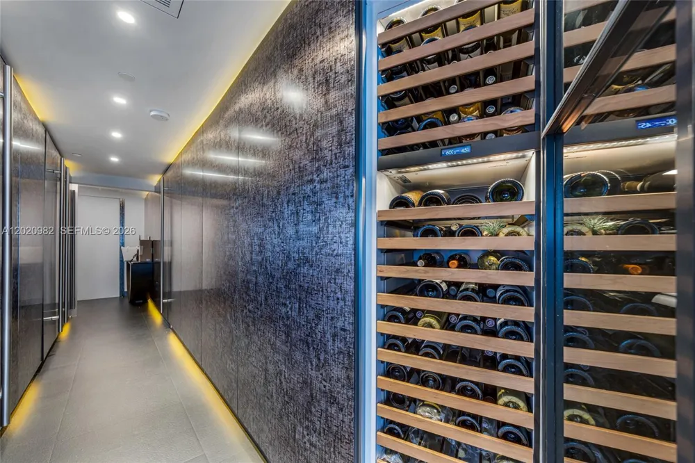 6365 Collins Ave #2301 Miami Beach, FL 33141