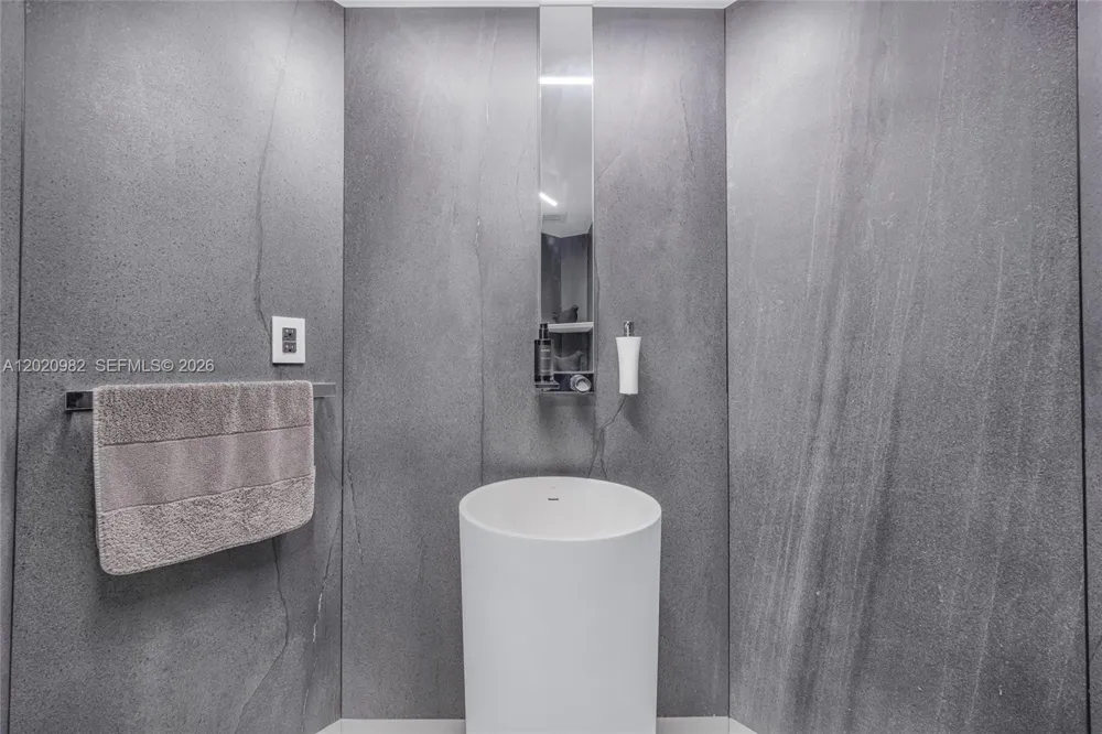 6365 Collins Ave #2301 Miami Beach, FL 33141