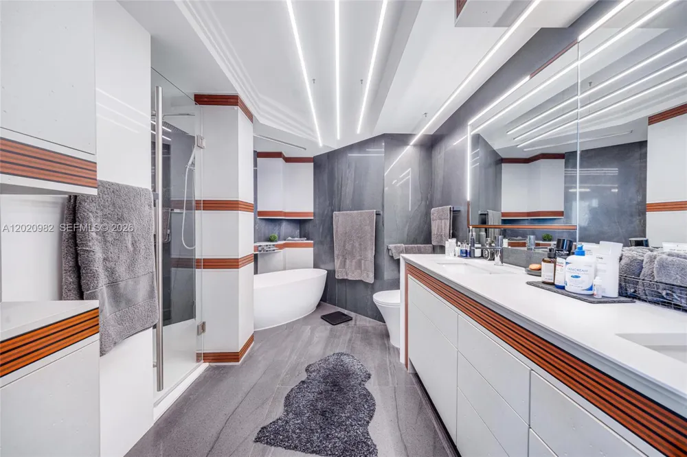 6365 Collins Ave #2301 Miami Beach, FL 33141