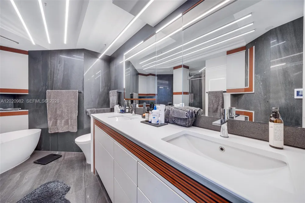 6365 Collins Ave #2301 Miami Beach, FL 33141