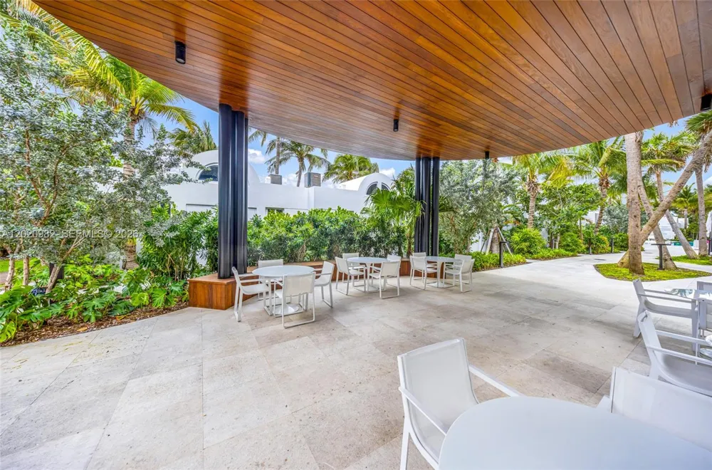 6365 Collins Ave #2301 Miami Beach, FL 33141