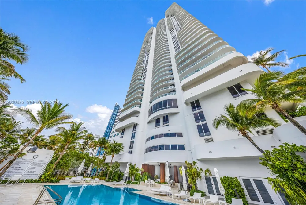 6365 Collins Ave #2301 Miami Beach, FL 33141