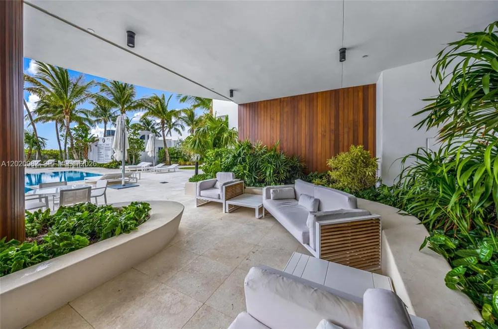 6365 Collins Ave #2301 Miami Beach, FL 33141