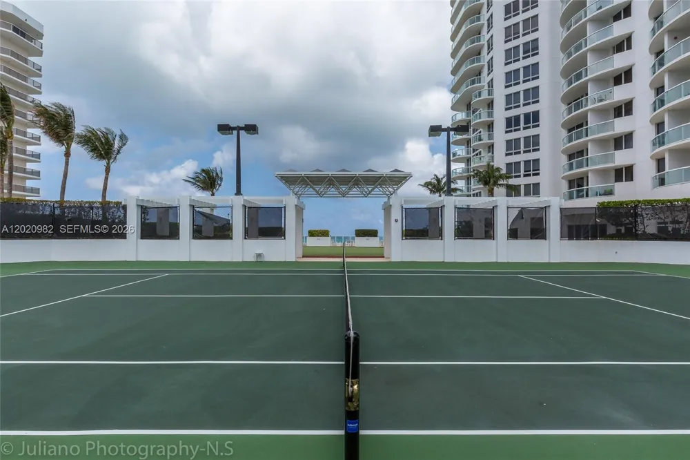 6365 Collins Ave #2301 Miami Beach, FL 33141