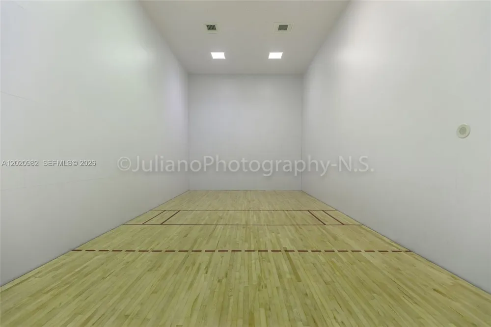6365 Collins Ave #2301 Miami Beach, FL 33141