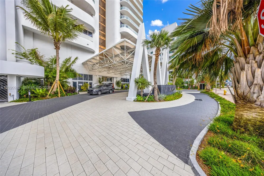 6365 Collins Ave #2301 Miami Beach, FL 33141