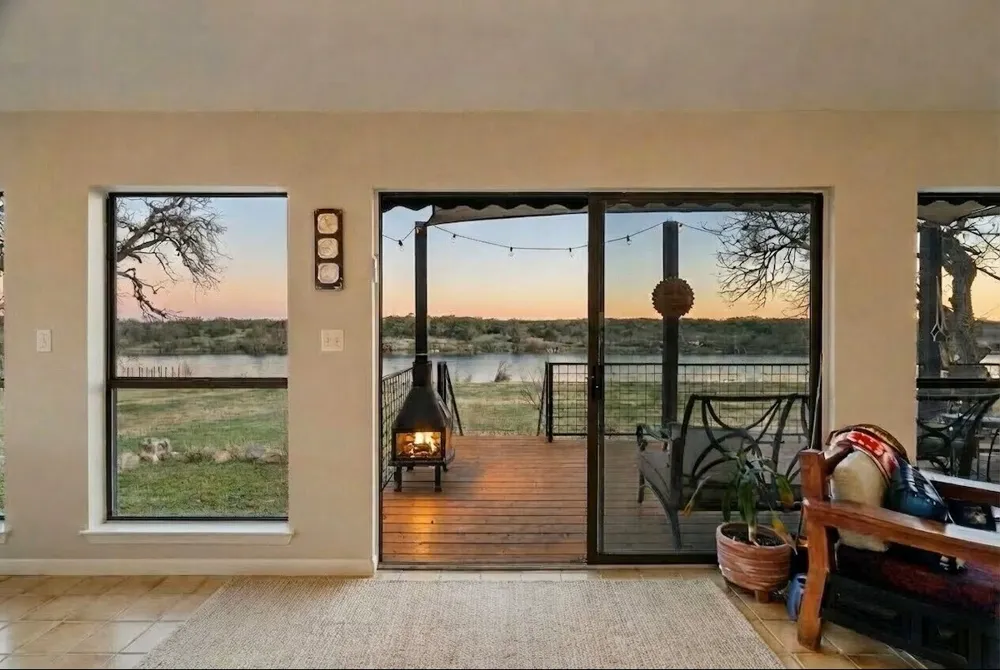 3721 Lakeview Drive Cottonwood Shores, TX 78657