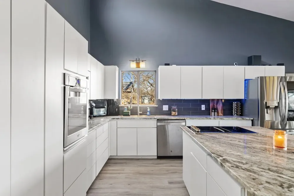 3721 Lakeview Drive Cottonwood Shores, TX 78657