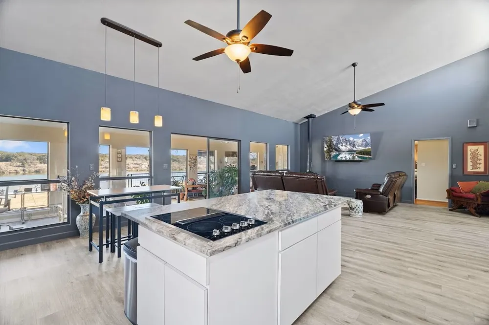 3721 Lakeview Drive Cottonwood Shores, TX 78657