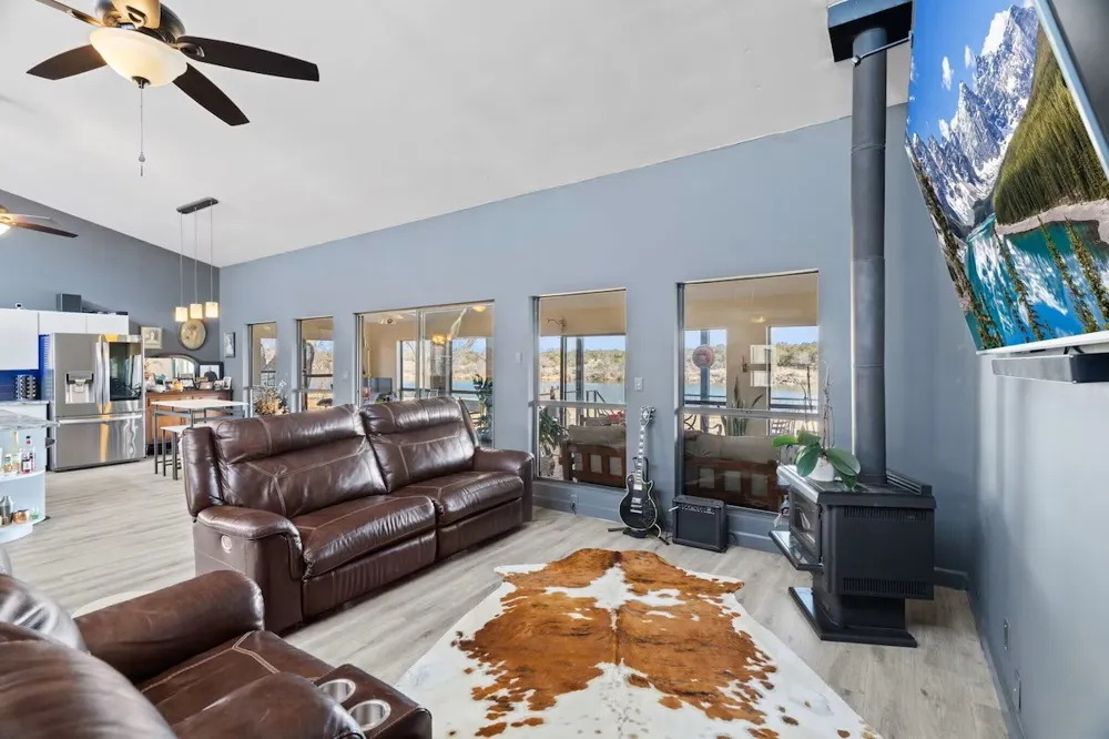 3721 Lakeview Drive Cottonwood Shores, TX 78657