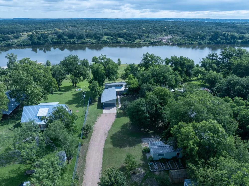 3721 Lakeview Drive Cottonwood Shores, TX 78657