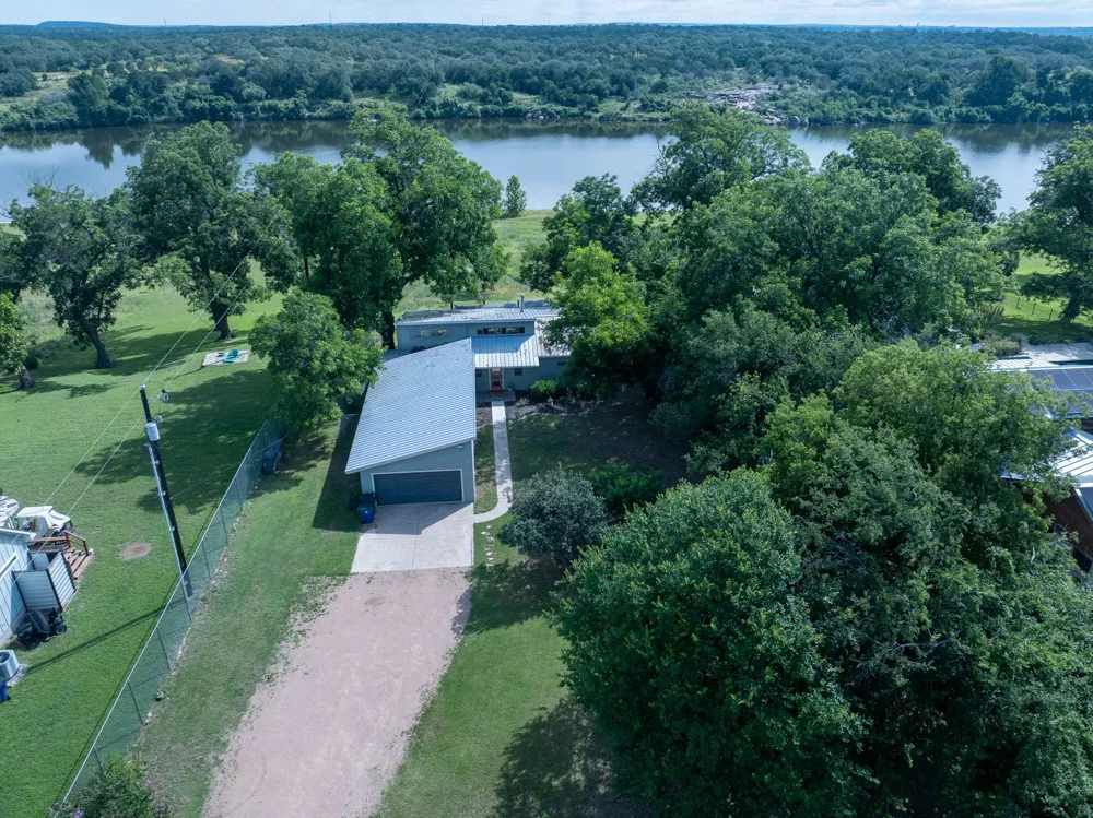 3721 Lakeview Drive Cottonwood Shores, TX 78657