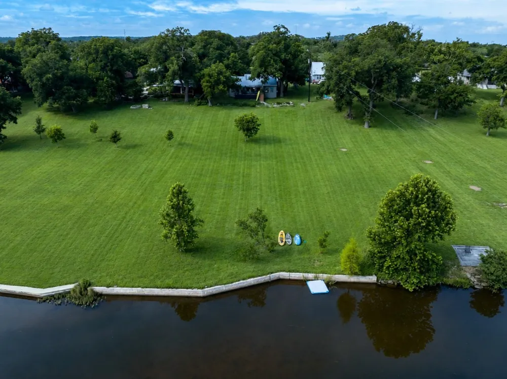3721 Lakeview Drive Cottonwood Shores, TX 78657