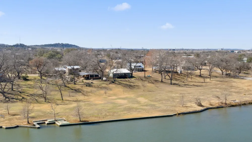 3721 Lakeview Drive Cottonwood Shores, TX 78657