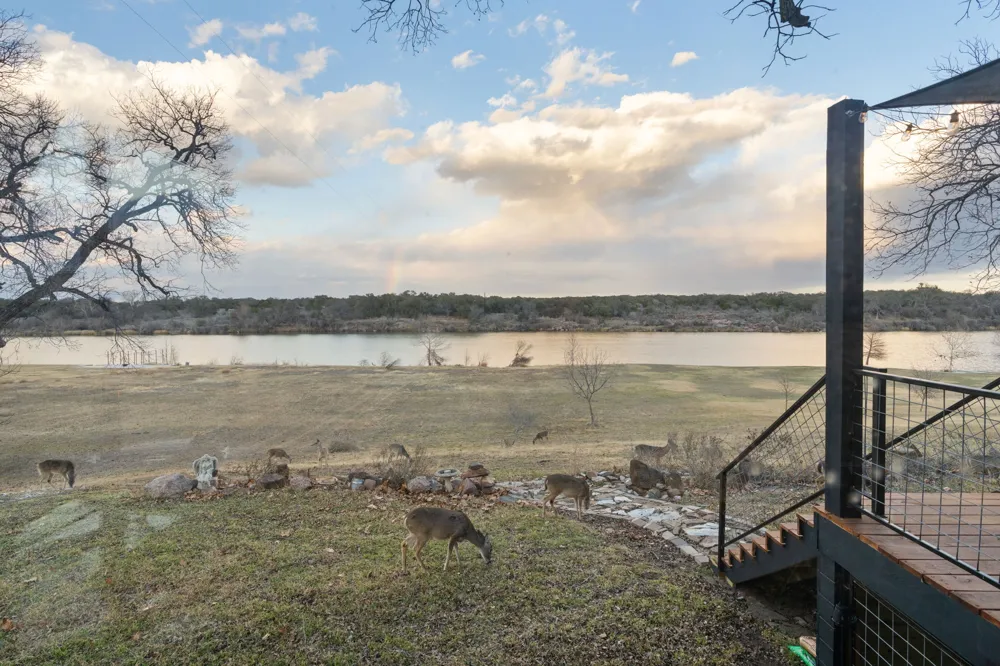 3721 Lakeview Drive Cottonwood Shores, TX 78657