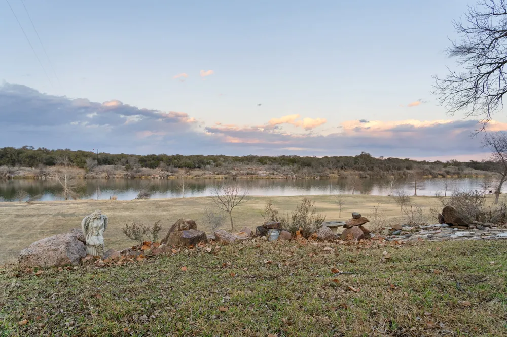 3721 Lakeview Drive Cottonwood Shores, TX 78657