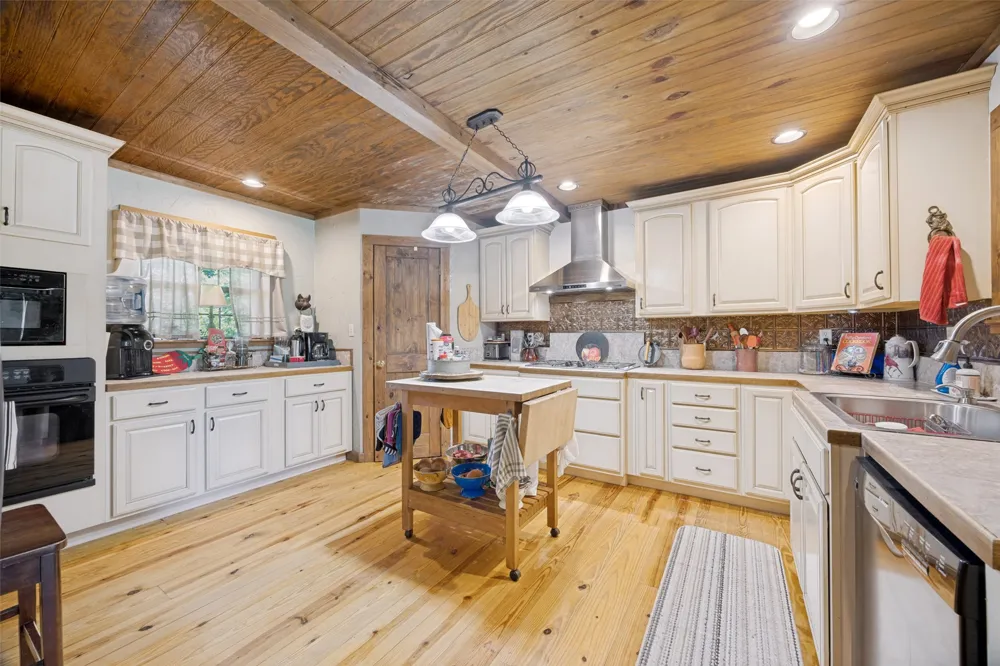 744 County Road 4910 Trenton, TX 75490