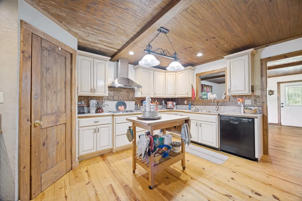 744 County Road 4910 Trenton, TX 75490