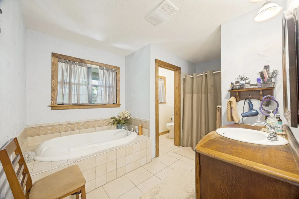 744 County Road 4910 Trenton, TX 75490