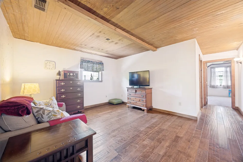 744 County Road 4910 Trenton, TX 75490