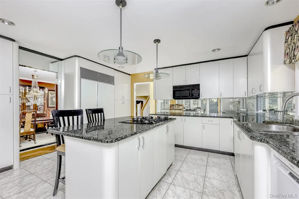 8 Kings Gate Road Suffern, NY 10901