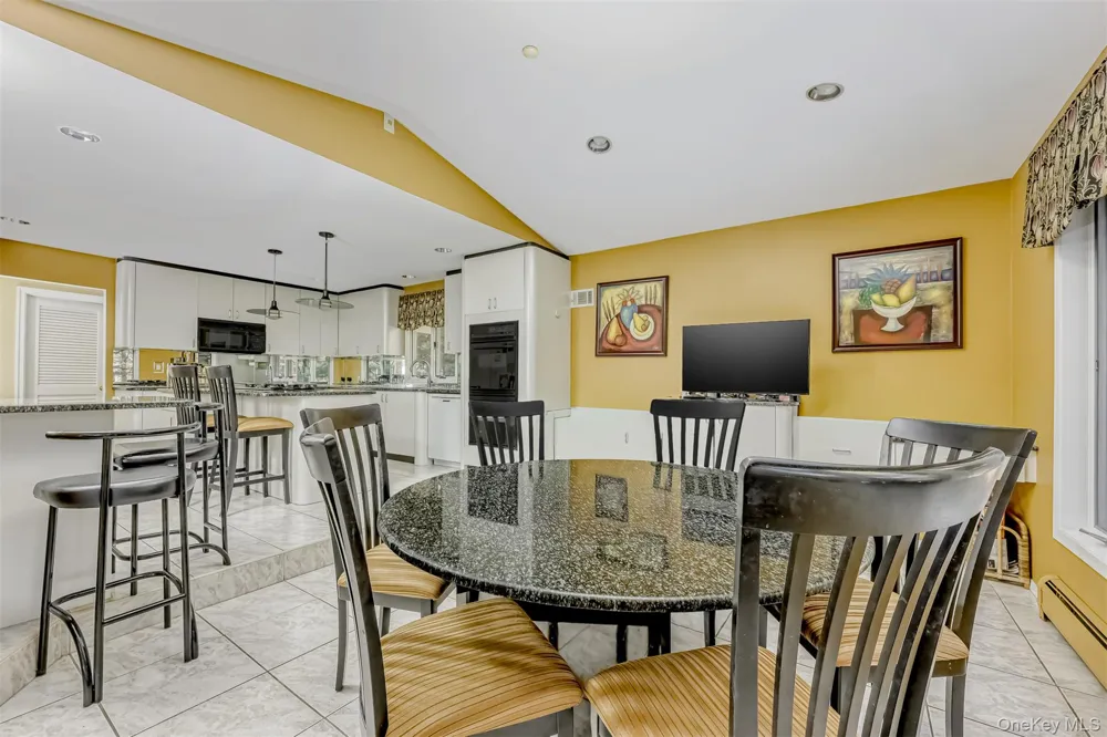 8 Kings Gate Road Suffern, NY 10901