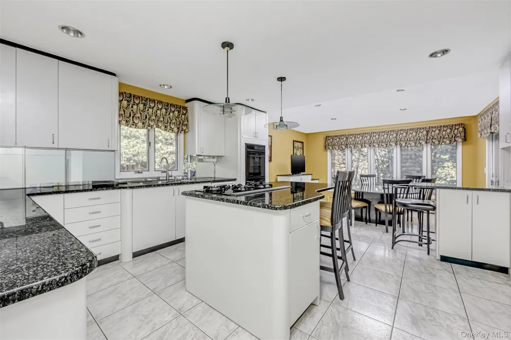 8 Kings Gate Road Suffern, NY 10901