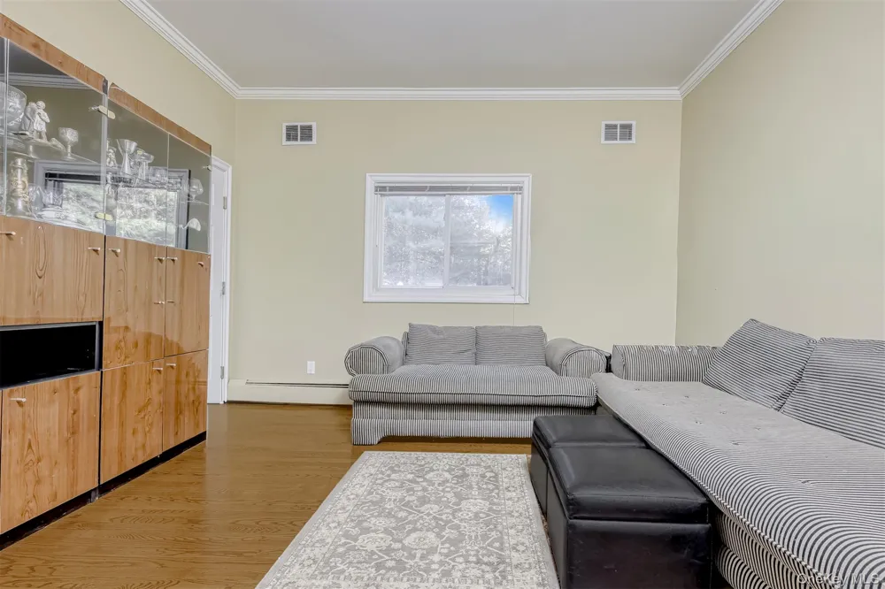 8 Kings Gate Road Suffern, NY 10901